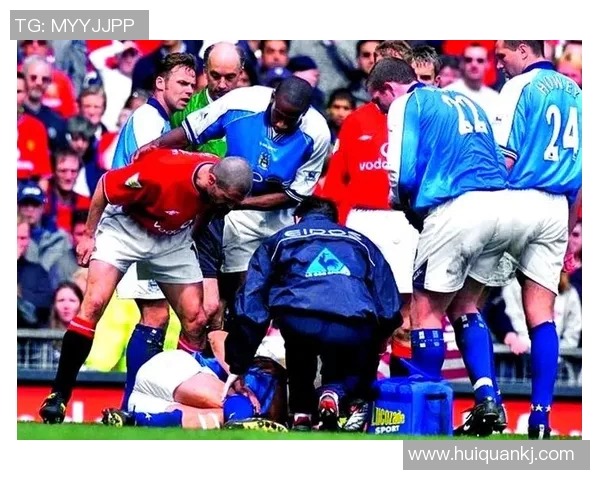 足球红牌的含义及其在比赛中的重要性解析